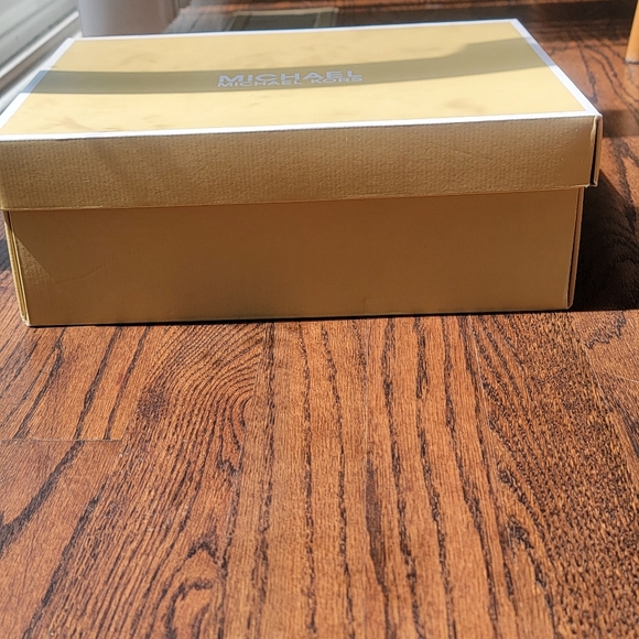 Michael Kors colby sneaker - Picture 14 of 15